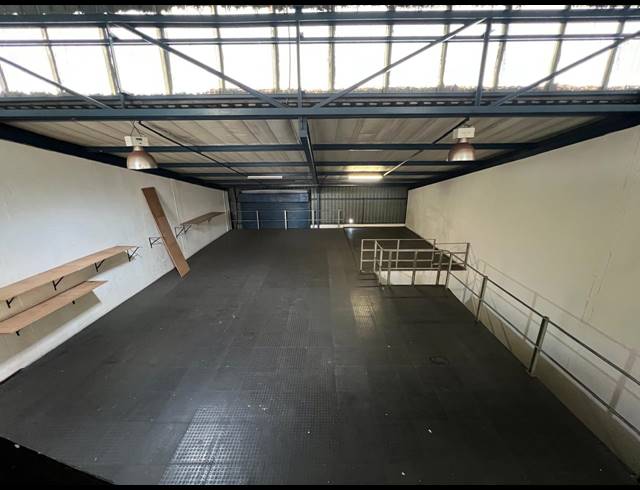 430M² WAREHOUSE TO LET IN STRIJDOMPARK